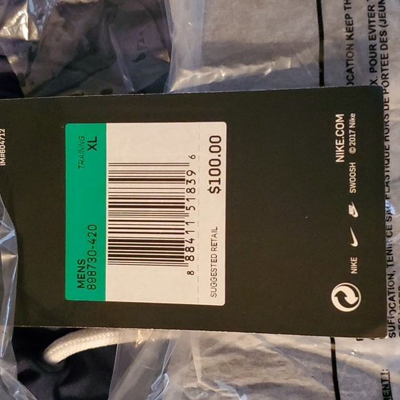 Brand New Nike Wind Runner Wind Breaker - Picture 3 of 3